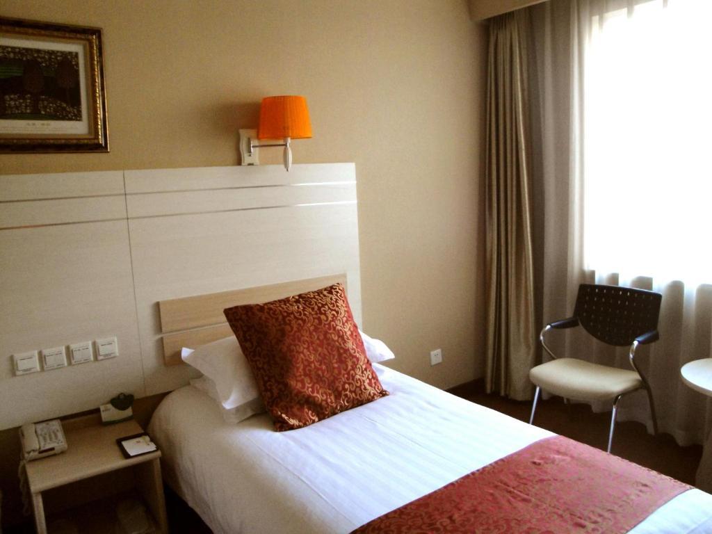 Overseas Chinese International Hotel Циндао Номер фото