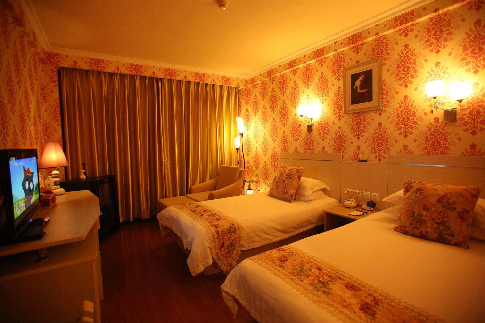 Overseas Chinese International Hotel Циндао Экстерьер фото