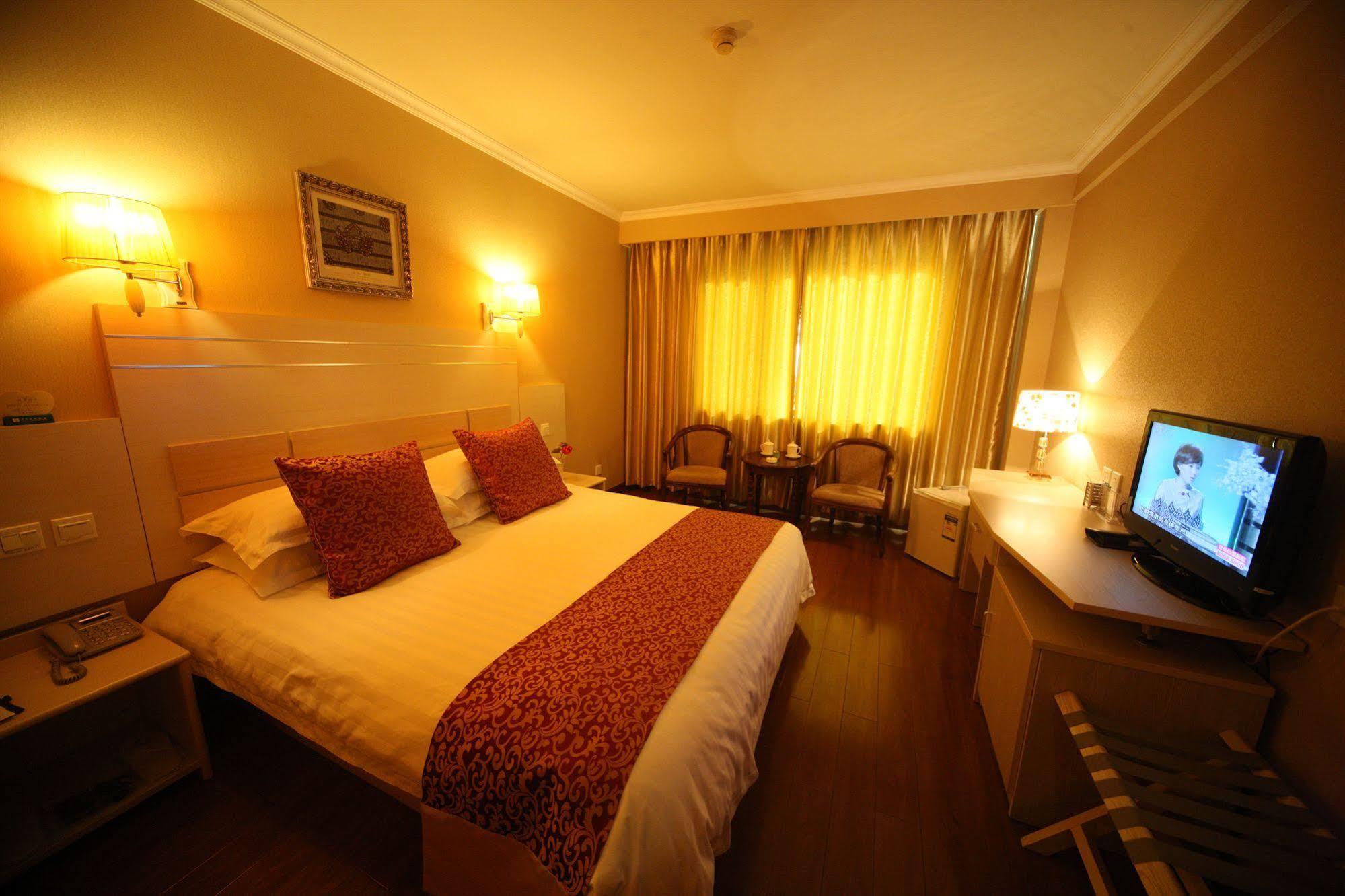 Overseas Chinese International Hotel Циндао Экстерьер фото