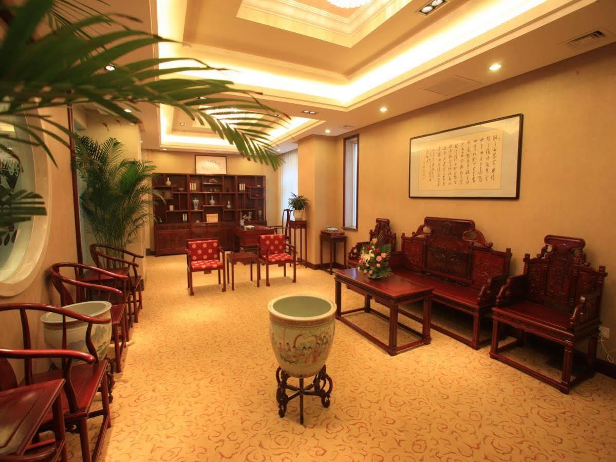 Overseas Chinese International Hotel Циндао Экстерьер фото